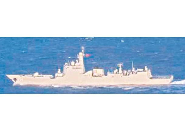 中國驅逐艦鄭州號在東海活動。