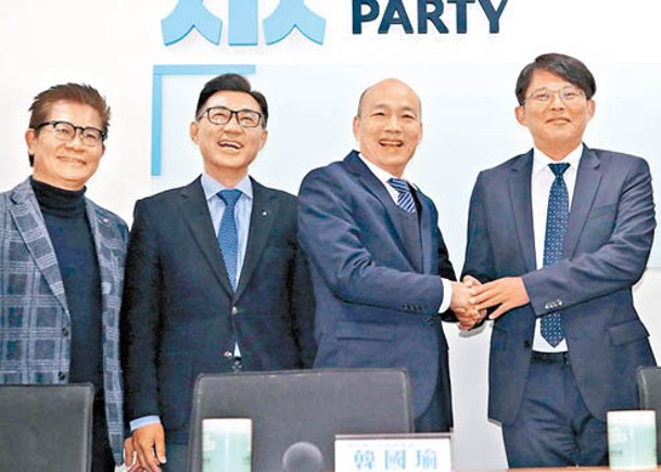 韓國瑜（左三）及江啟臣（左二）拜會民眾黨立法院黨團。