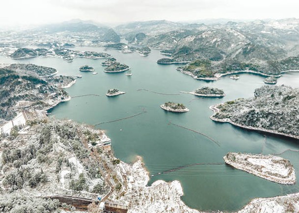 貴州貴陽迎來降溫、降雪天氣。（中新社圖片）