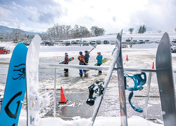 有中國遊客在日本新潟縣滑雪時死亡。