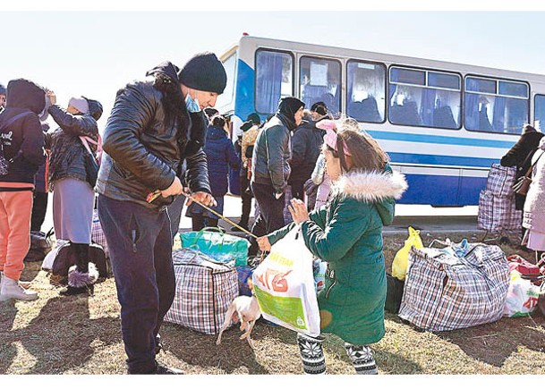 大批烏克蘭人逃避戰火而前往摩爾多瓦。（Getty Images圖片）