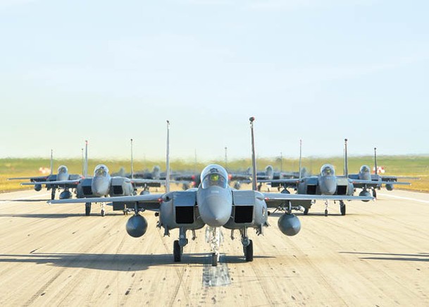 美國空軍擁有不同型號戰機；圖為F15E戰鬥轟炸機。