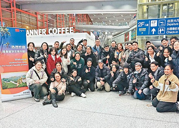 瑙魯留學生抵達北京（圖）展開中國國情及漢語學習項目。