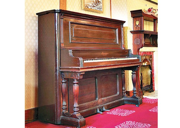 酒店正大幅更換鋼琴琴錘。