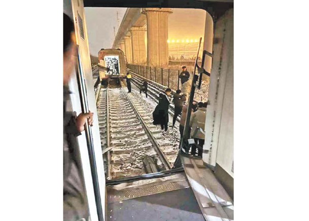 北京列車追撞  18人問責