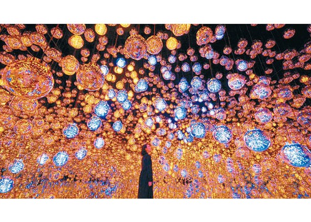 日本燈飾展  泡泡宇宙呈現
