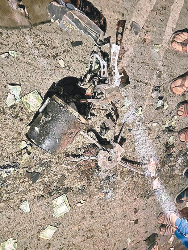 空襲現場留下疑似「忍者導彈」的殘骸。