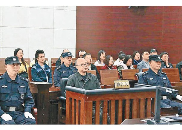 黃瑋出庭接受審訊。