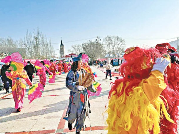 黑龍江展銷會設有傳統表演活動，受遊客歡迎。