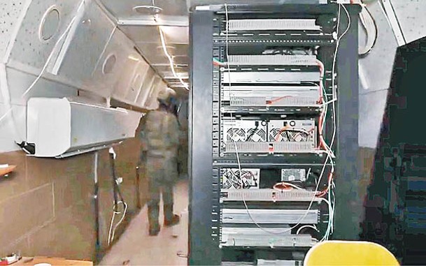 哈馬斯隧道數據中心設有伺服器機櫃。