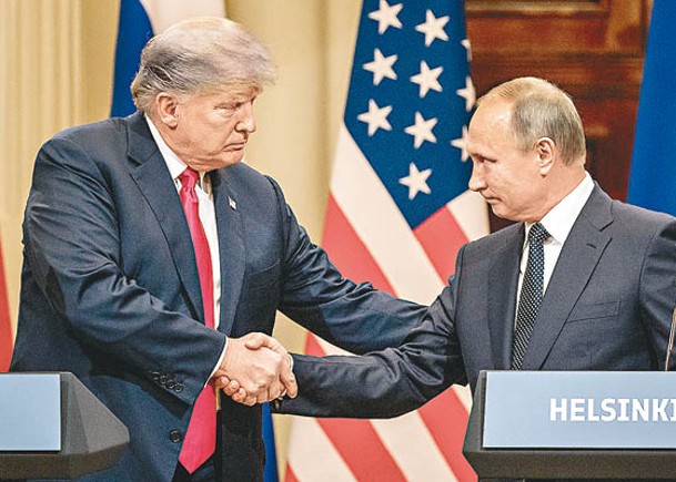 特朗普（左）出任美國總統時，會晤俄羅斯總統普京（右）。（Getty Images圖片）