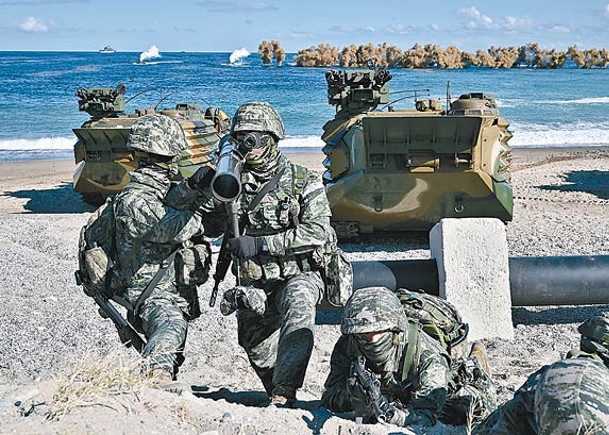 南韓海軍陸戰隊參與兩棲作戰演習。