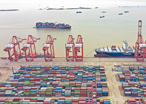 尚達曼稱中國的基本盤實力毋庸置疑；圖為上海洋山深水港。（中新社圖片）