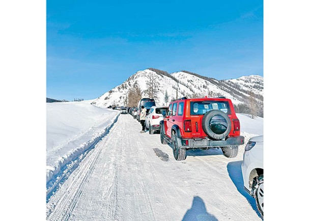 新疆雪崩  2115人獲安排離景區