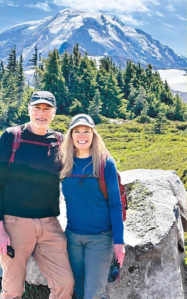 史密斯（左）和卡倫（右）多年來踏遍美國所有國家公園。