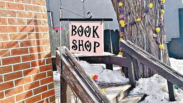 湯森至今仍保持書店正常營運。