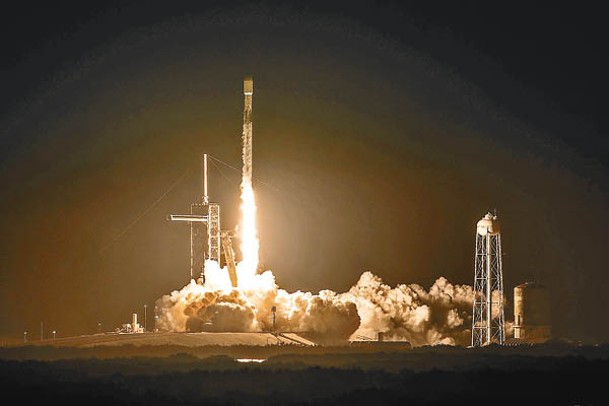 SpaceX載月球着陸器升空。