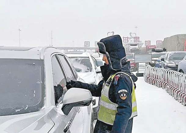 受降雪天氣影響，甘肅前往新疆等地的高速公路臨時管制。