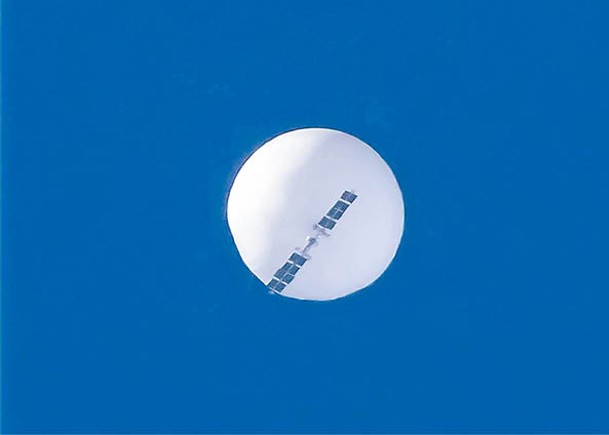 中方高空氣球去年飄到美國上空，導致兩國關係變得緊張。