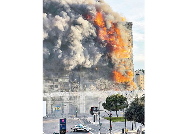 西班牙大廈起火  烈燄噬殺10人