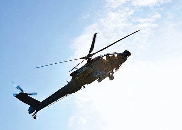 一架AH64阿帕奇攻擊直升機在訓練時失事。