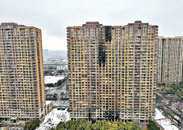 起火住宅大廈位於南京市雨花台區。（中新社圖片）