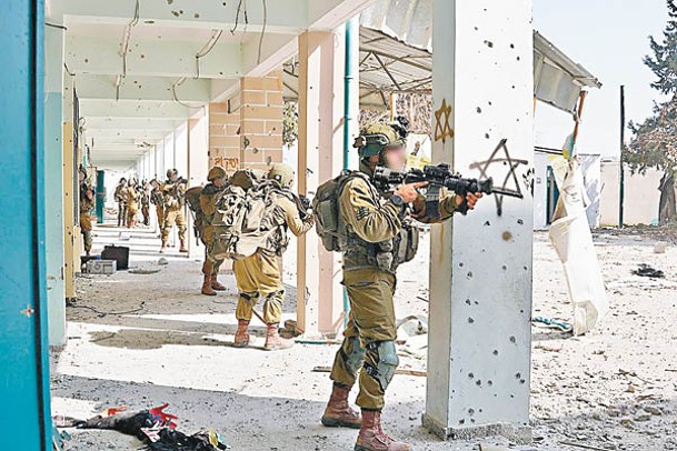 以色列士兵在加薩地帶汗尤尼斯作戰。