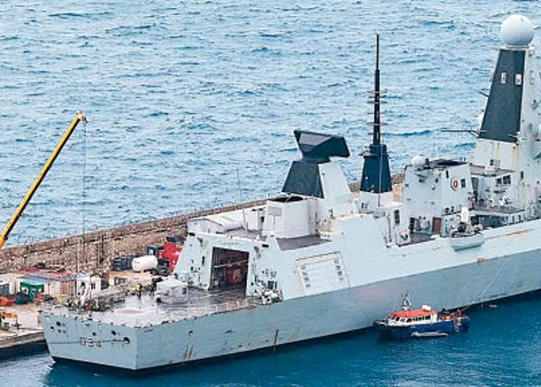 英國驅逐艦鑽石號在直布羅陀休整補給。