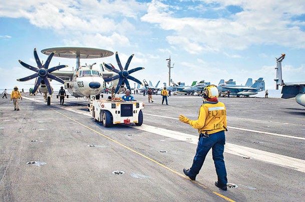 航空母艦羅斯福號通過呂宋海峽。