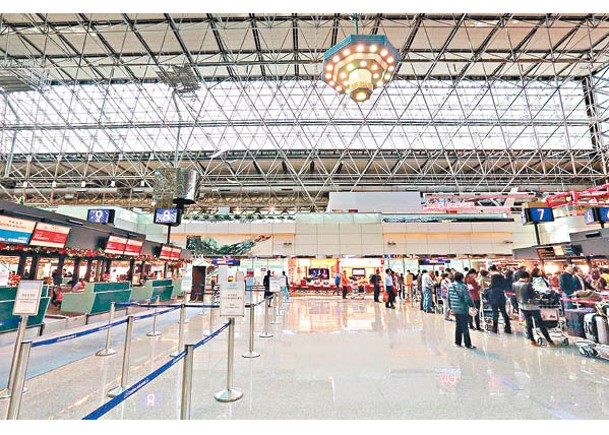 桃園國際機場是台灣空中交通樞紐之一。