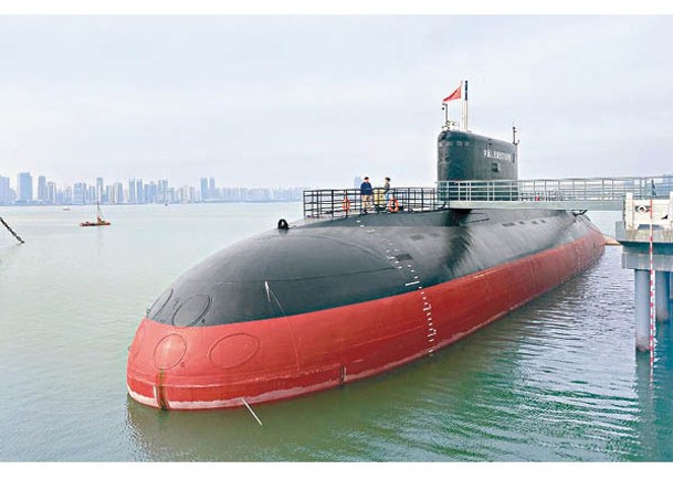 民眾可近距離觀看退役潛艇真身。