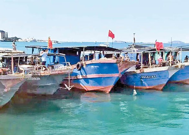 捕撈船涉嫌使用禁用網具捕魚。