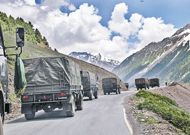 印軍向中印邊境增兵。（Getty Images圖片）