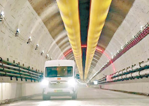 廣湛高鐵湛江灣海底隧道貫通。