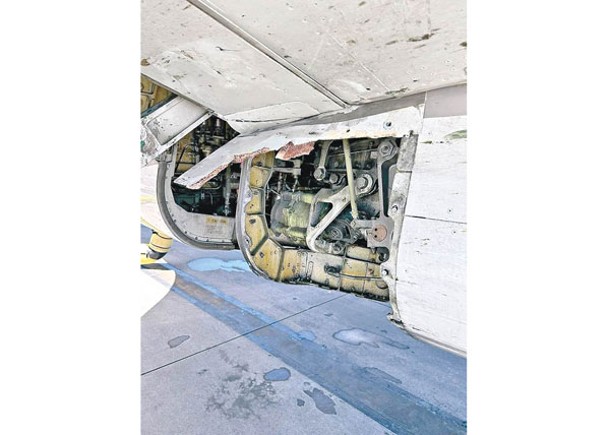 涉事聯合航空客機一塊外部面板飛脫。