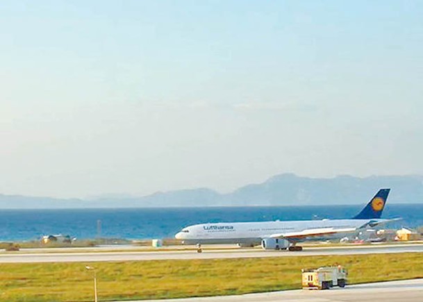 涉事漢莎航空客機緊急降落羅茲島。