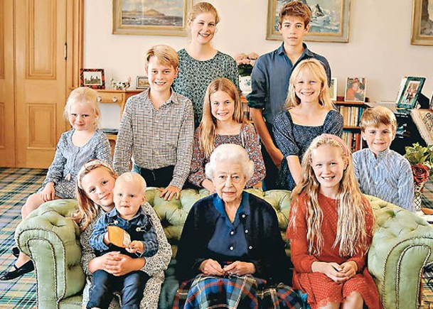英國王室大合照被揭修改照片