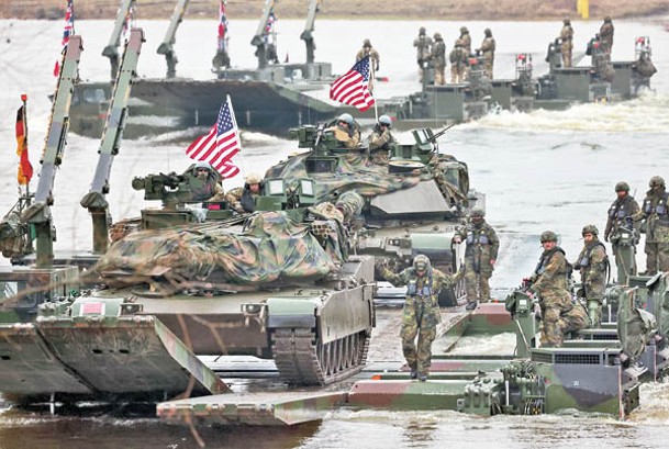 美國陸軍主戰坦克在波蘭參加北約演習。（Getty Images圖片）