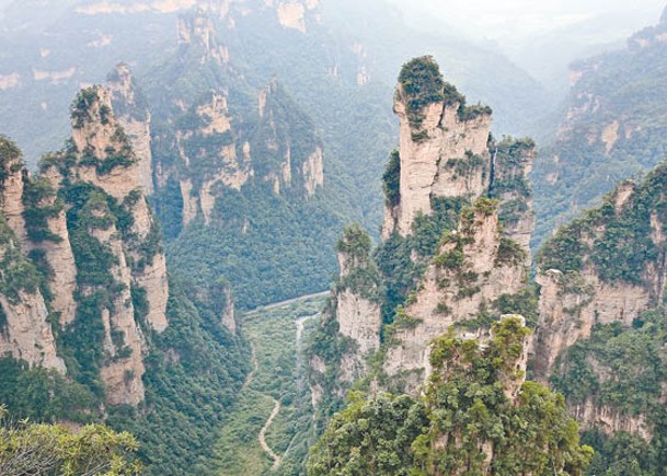 不少人打算出遊，圖為張家界天子山。