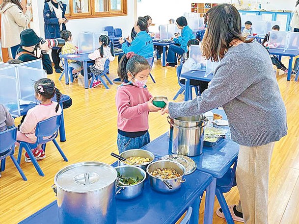 台灣多地學校宣布停止在午餐供應粿條。（中時電子報圖片）