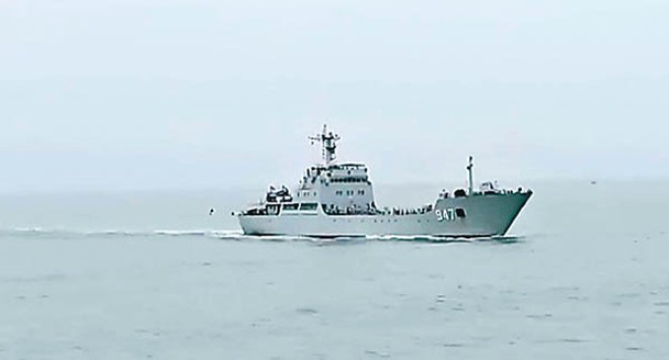 南部戰區海軍廬山艦（圖）等數艘艦艇組成編隊赴南海開展實戰化演練。