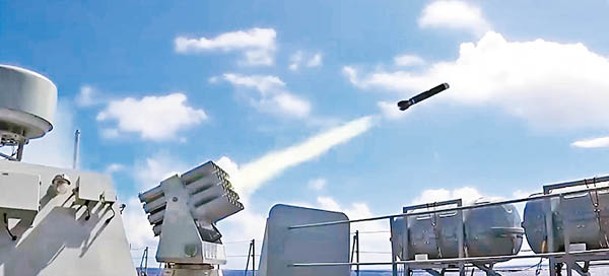 編隊在南海海域開展實彈射擊訓練。