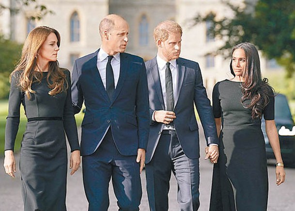 威廉王子伉儷（左一及左二）希望與哈利王子夫婦（右一及右二）和好。