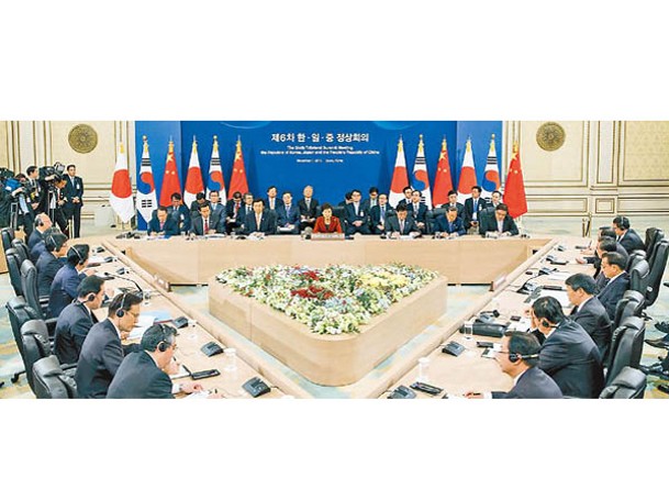 中日韓商討舉行峰會；圖為2015峰會情況。（Getty Images圖片）