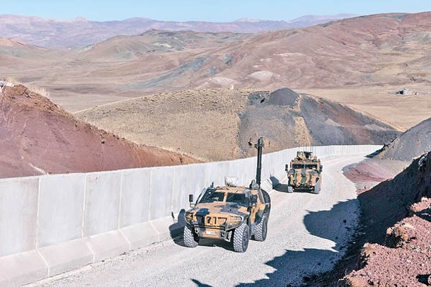 條約削減歐洲地區常規武裝力量；圖為土耳其軍車巡邏。（Getty Images圖片）