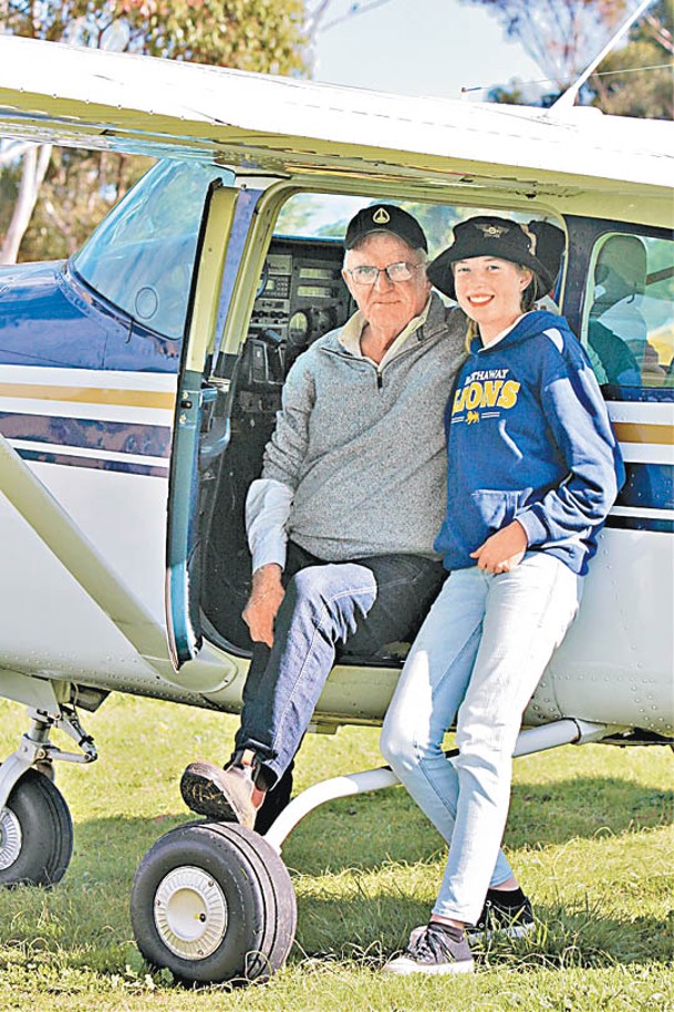 海斯（右）夢想成為澳洲皇家飛行醫生服務一員。