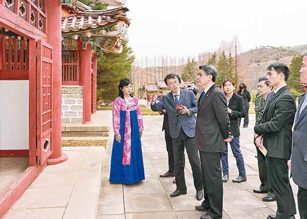 華駐朝使訪重要王陵古蹟