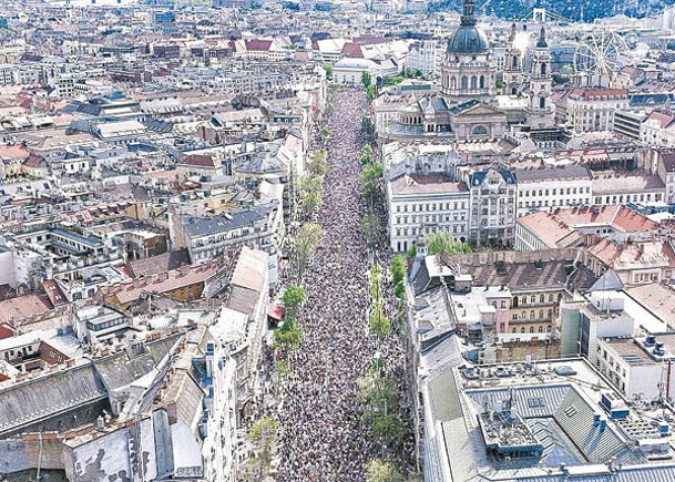 匈牙利  萬人示威促總理下台