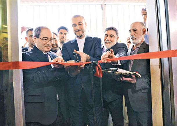 阿卜杜拉希揚（左二）出席伊朗大使館新領事服務大樓啟用儀式。
