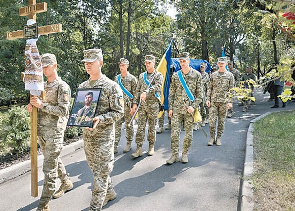 俄烏開戰後，大批烏克蘭士兵陣亡。（Getty Images圖片）
